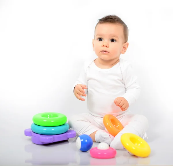 Mooie babymeisje met kleurrijke speelgoed - studio opname — Stockfoto