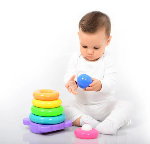 Mooie babymeisje met kleurrijke speelgoed - studio opname — Stockfoto