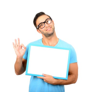 mutlu genç göstermek ve görüntüleme tasarlamak için te hazır adam