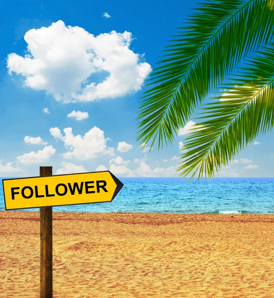 Tropical beach and direction board saying FOLLOWER — Stock Photo, Image