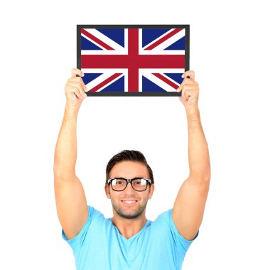Kurulu Büyük Britanya bayrağı ile gidiyor bir genç casual adam portresi