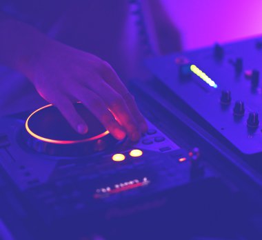 DJ müzik gece kulübü