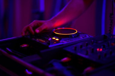 DJ müzik gece kulübü