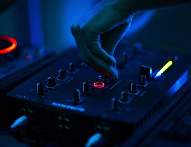 DJ müzik gece kulübü