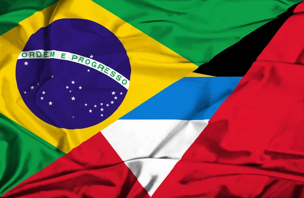 Fahnenschwenken von Antigua und Barbuda und Brasilien — Stockfoto