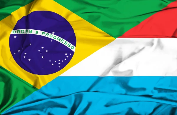 Luxemburg och Brasilien viftande flagga — Stockfoto