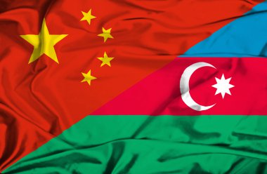 Azerbajan ve Çin bayrağı sallayarak