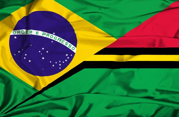 Flagge von Vanuatu und Brasilien schwenken — Stockfoto