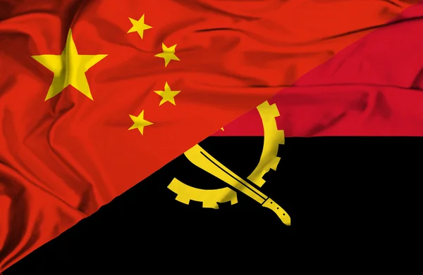 Bandeira acenando de Angola e China — Fotografia de Stock