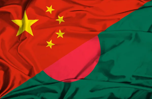 Wapperende vlag van Bangladesh en China — Stockfoto