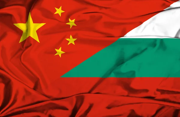 Bandera ondeante de Bulgaria y China — Foto de Stock