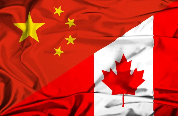 Κουνώντας τη σημαία του Καναδά και την Κίνα — Φωτογραφία Αρχείου