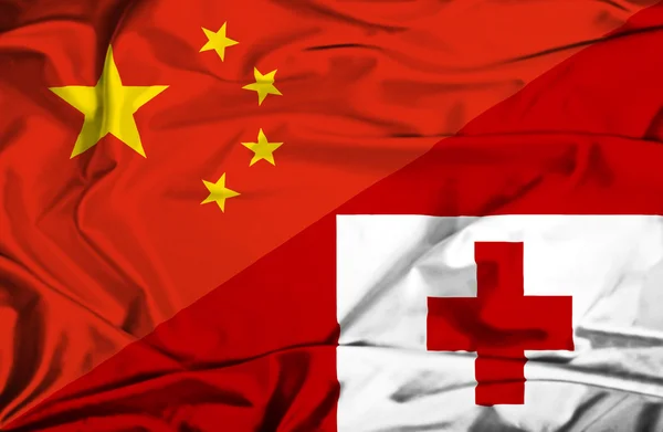 Flagge von Tonga und China schwenken — Stockfoto