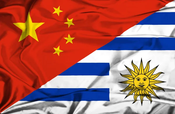 Drapeau de l'Uruguay et de la Chine — Photo