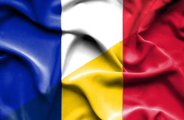 Flagge des Tschad und Frankreichs schwenken — Stockfoto