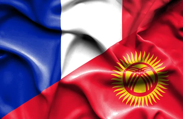 Kırgızistan ve Fransa bayrağı sallayarak — Stok fotoğraf