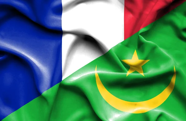 Sventolando bandiera della Mauritania e della Francia — Foto Stock