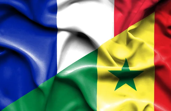 Bandera ondeante de Senegal y Francia — Foto de Stock