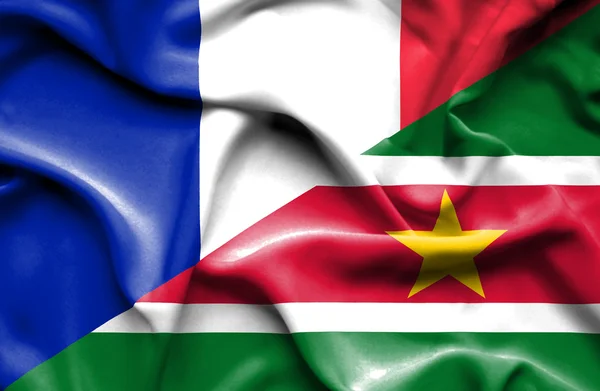 Flagge von Surinam und Frankreich schwenken — Stockfoto