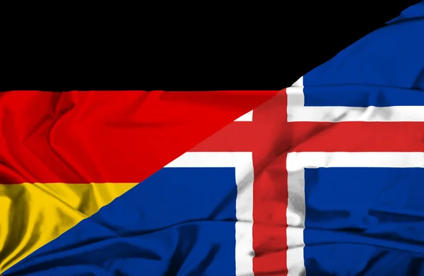Розмахуючи прапором Ісландії та Німеччини — стокове фото