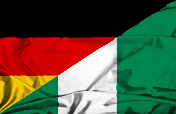 Sventolando bandiera di Nigeria e Germania — Foto Stock