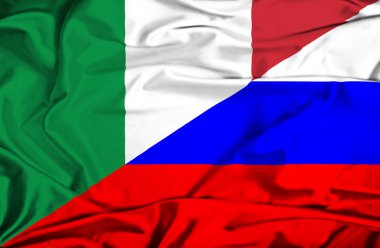 Rusya ve İtalya 'nın bayrağı sallanıyor