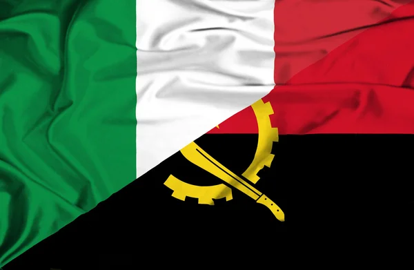 Flagge von Angola und Italien schwenken — Stockfoto
