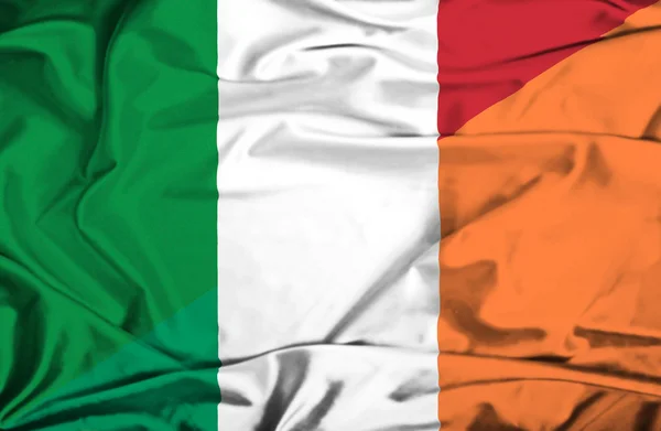 Wapperende vlag van Ierland en Italië — Stockfoto