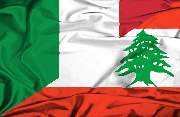 Wapperende vlag van Libanon en Italië — Stockfoto