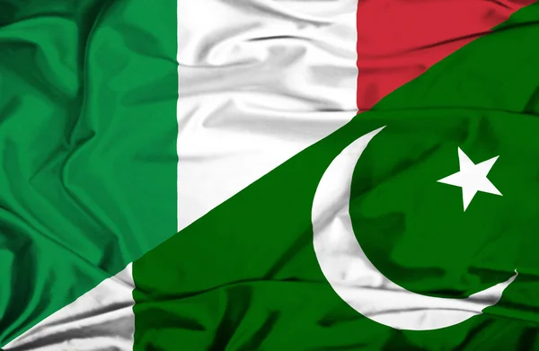 Waving flag of Pakistan and Italy — Stock Photo, Image