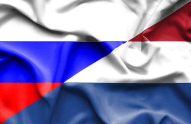 Hollanda ve Rusya bayrağı sallayarak