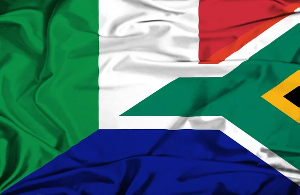 Dél-afrikai Köztársaság és Olaszország hullámzó zászlaja — Stock Fotó