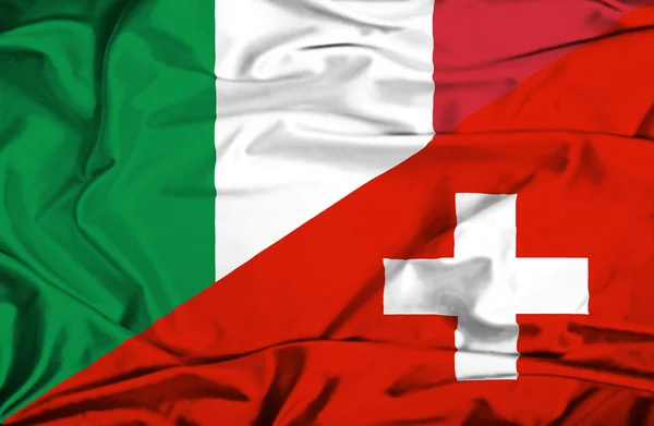 Flagge von Italien und der Schweiz winken — Stockfoto ...