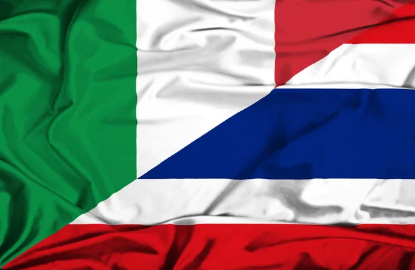 Bandeira ondulada da Tailândia e Itália — Fotografia de Stock