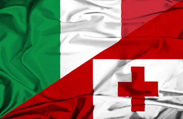 Flagge von Tonga und Italien schwenken — Stockfoto