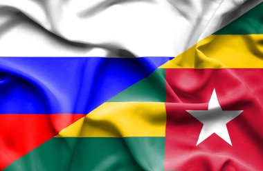 togo ve Rusya bayrağı sallayarak