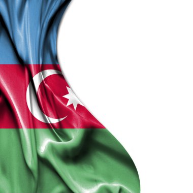 Beyaz arka plan üzerinde izole saten bayrak sallayarak Azerbaycan