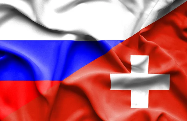 Lambaikan bendera Swiss dan Rusia — Stok Foto