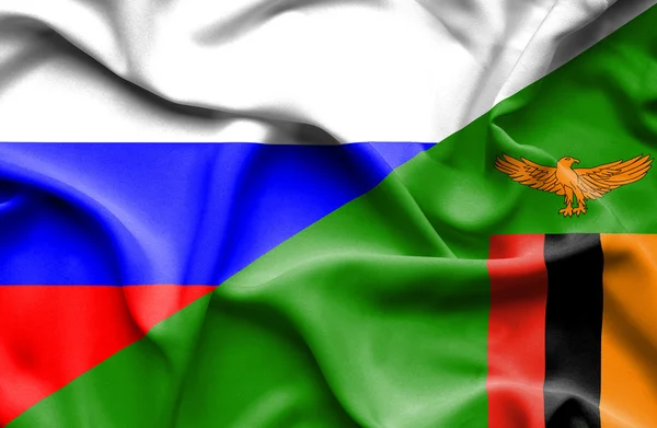 Ondeando la bandera de Zimbabue y Rusia — Foto de Stock