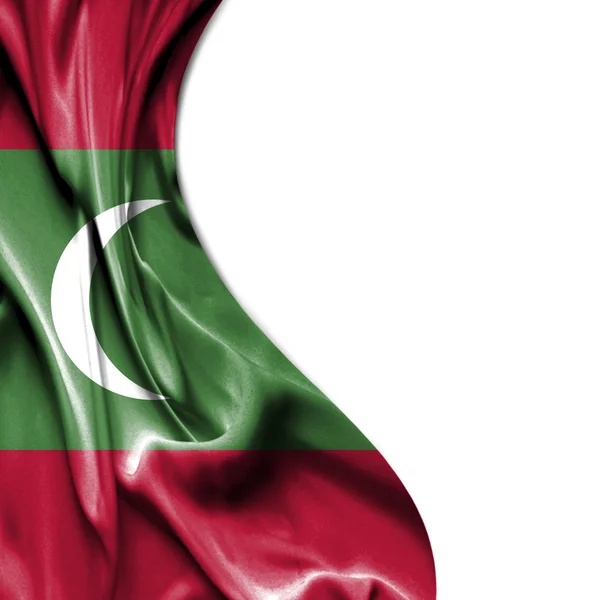 Maldiven zwaaien satijn vlag geïsoleerd op witte achtergrond — Stockfoto