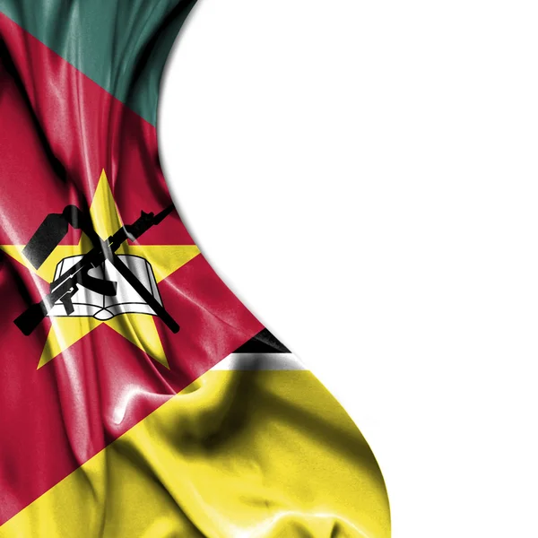 Moçambique viftar satin flagga isolerad på vit bakgrund — Stockfoto