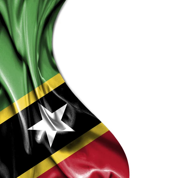Saint Kitts és Nevis elszigetelt fehér háttérben szatén zászló integet — Stock Fotó
