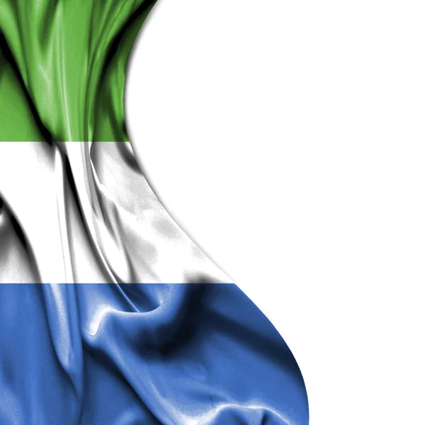 Sierra Leone schwenkt Satin-Flagge isoliert auf weißem Hintergrund — Stockfoto