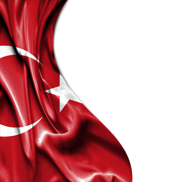 Beyaz arka plan üzerinde izole saten bayrak sallayarak Türkiye — Stok fotoğraf