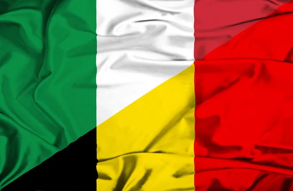 Bandeira ondulada da Bélgica e Itália — Fotografia de Stock