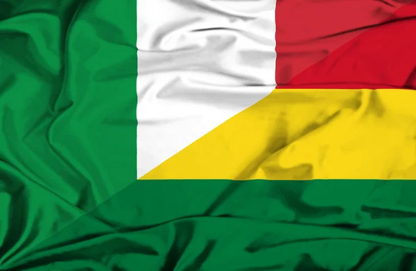 Mávání vlajky Bolívie a Itálie — Stock fotografie