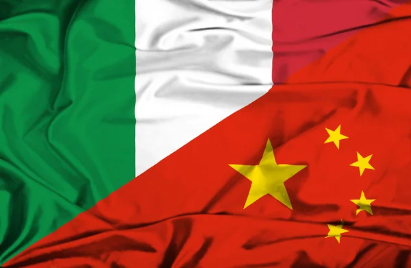 Bandeira acenando da China e Itália — Fotografia de Stock