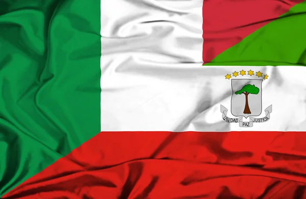 Flagge von Äquatorialgiuinea und Italien schwenkend — Stockfoto