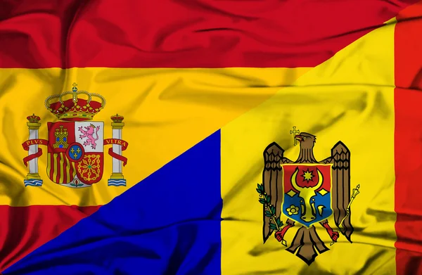 Moldavia와 스페인의 깃발을 흔들며 — 스톡 사진