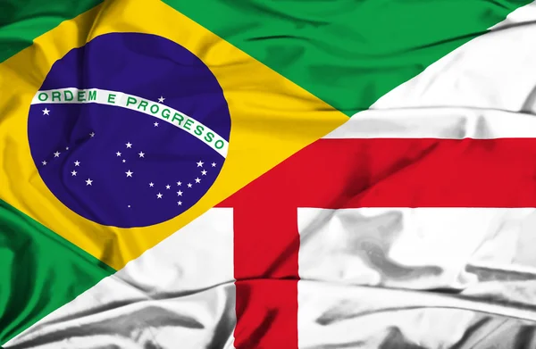 Ondeando la bandera de Inglaterra y Brasil — Foto de Stock